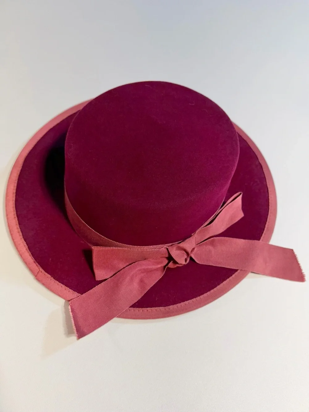 VINTAGE raspberry wool bowler hat grosgrain ribbon bow MCM 50s 60s church ladys - Picture 5 of 11